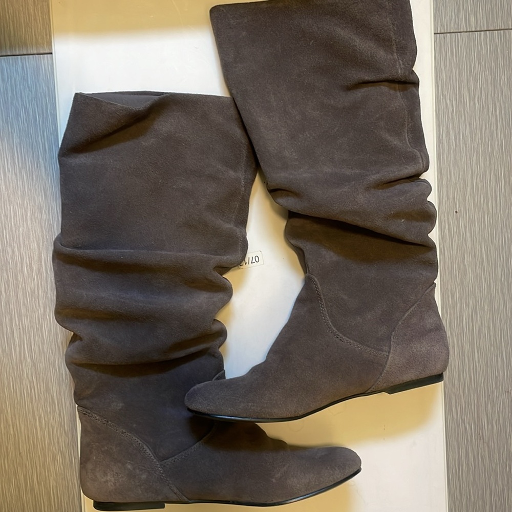 GUC Steve Madden Tiana Suede Boots - size 6 - with box